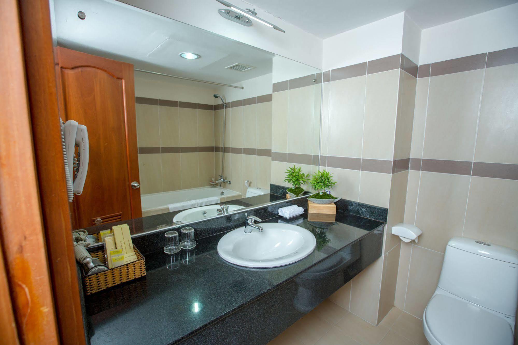 Vien Dong Hotel Nha Trang Exterior photo